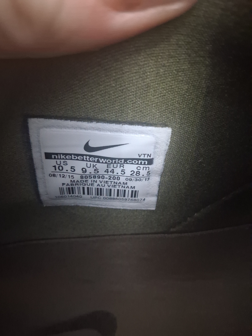 Nike Men's Olive Green and Black Lightweight Sneakers - Picture 4 of 5